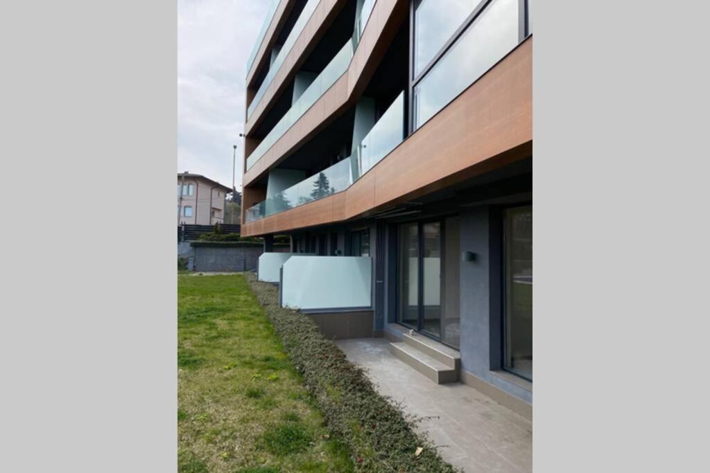 Cozy Red Bulldog Place In Apart-Complex/Pool Varna Exteriér fotografie
